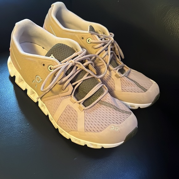 COPY - Like New OnCloud shoes size 8 - Picture 5 of 6